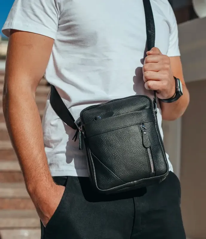 Чоловіча шкіряна сумка через плече 18х21х7, барсетка для документів Tiding Bag M38-10131A чорна