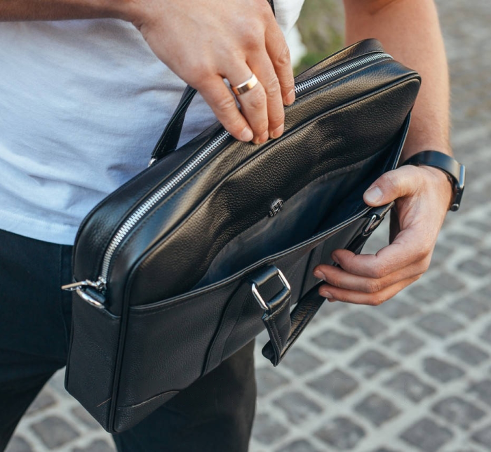 Чоловіча шкіряна класична сумка для ноутбука та документів 40x30x8, вмісткий портфель для паперів KL-63834, чорний