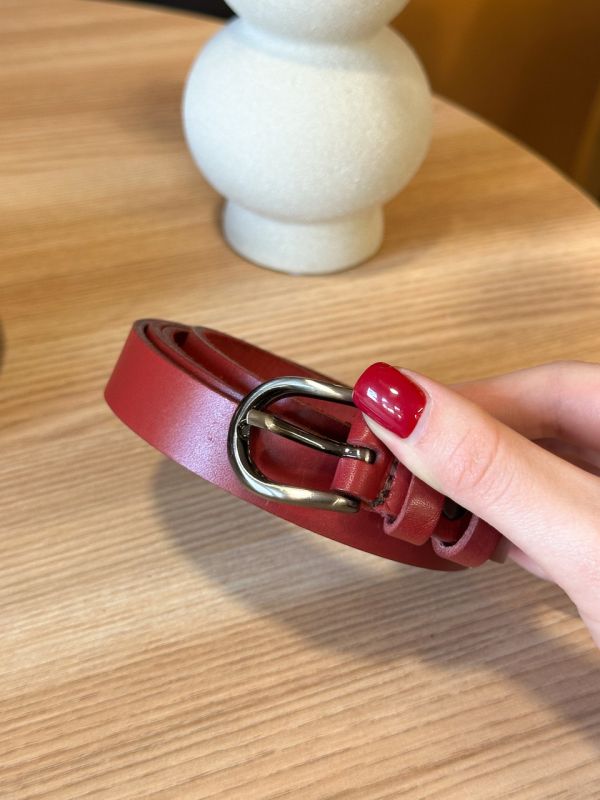 Шкіряний жіночий ремінь червоного кольору 4711