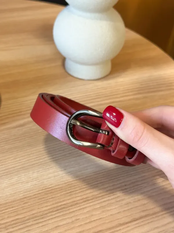 Шкіряний жіночий ремінь червоного кольору 4711