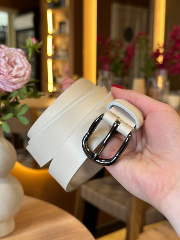 Шкіряний жіночий ремінь в білому кольорі 6231