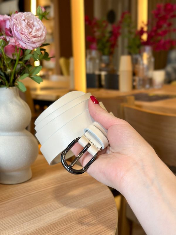 Шкіряний жіночий ремінь в білому кольорі 6231