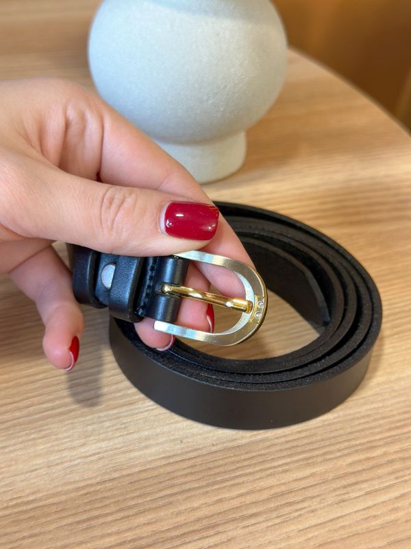 Шкіряний жіночий ремінь в чорному кольорі 6094