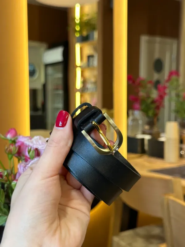 Шкіряний жіночий ремінь в чорному кольорі 6094