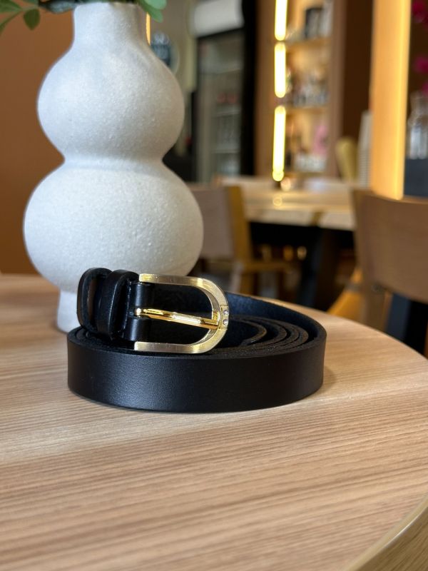 Шкіряний жіночий ремінь в чорному кольорі 6094