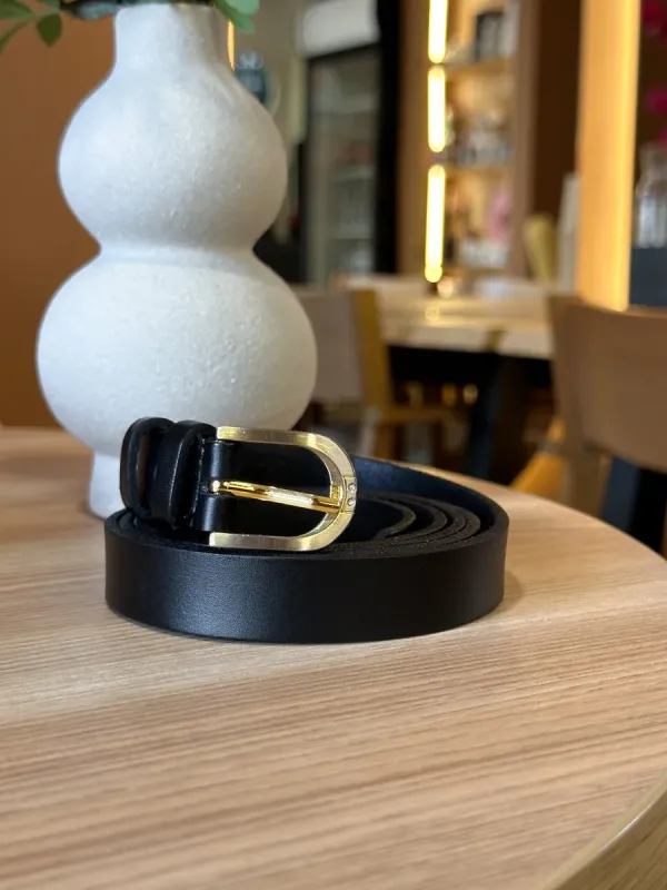 Шкіряний жіночий ремінь в чорному кольорі 6094