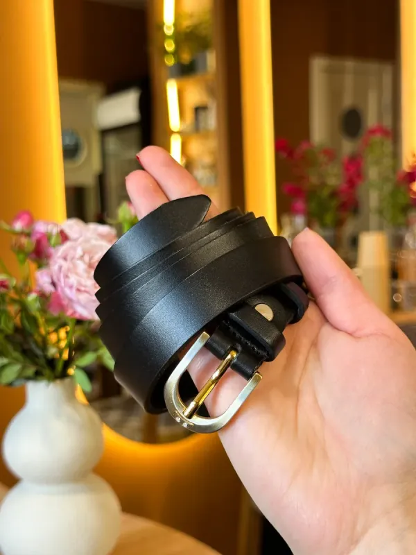 Шкіряний жіночий ремінь в чорному кольорі 6094