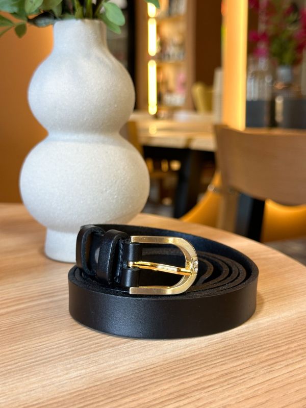 Шкіряний жіночий ремінь в чорному кольорі 6094