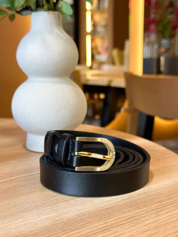 Шкіряний жіночий ремінь в чорному кольорі 6094