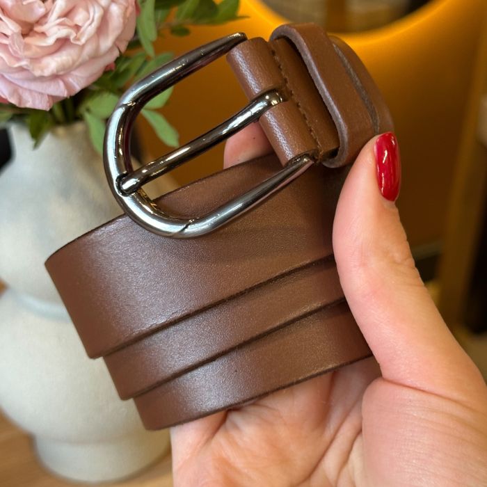 Шкіряний жіночий ремінь в коричневому кольорі 6081