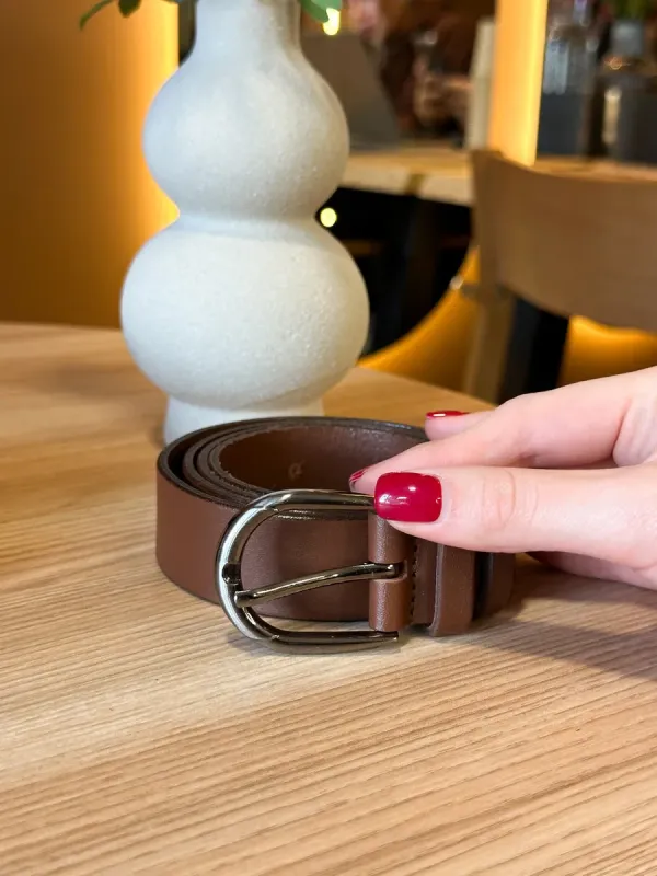 Шкіряний жіночий ремінь в коричневому кольорі 6081