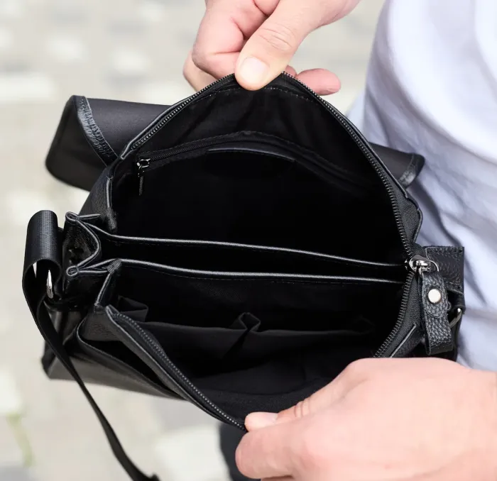 Сумка месенджер 21.5x25x7 шкіряна барсетка для чоловіків Tiding Bag 35775 чорна