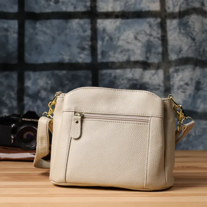 Зручна жіноча шкіряна сумка з трьома секціями Vintage 22980 Білий