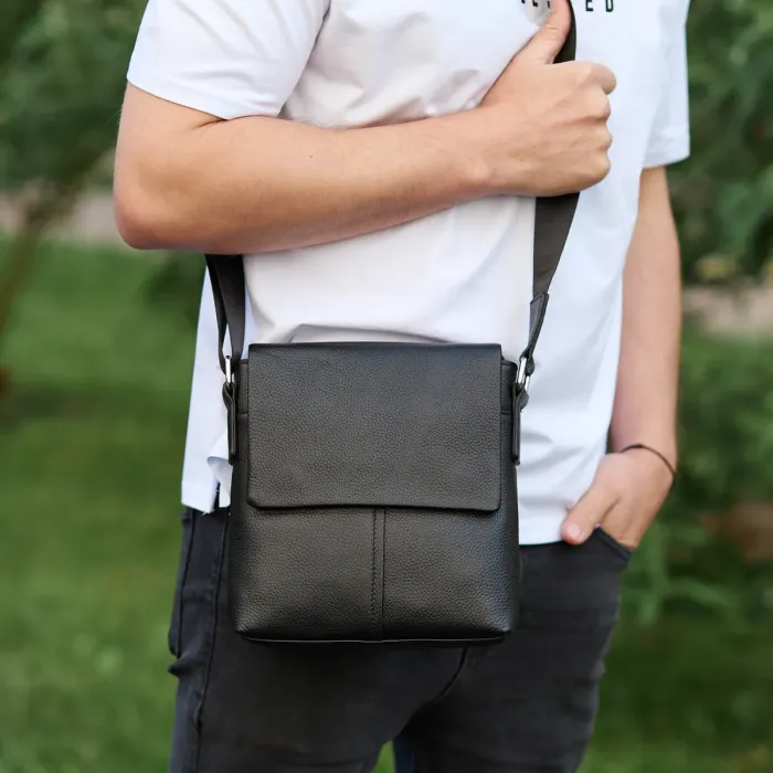 Шкіряна чоловіча сумка-месенджер 21х23х5.5, сумка планшет через плече Tiding Bag 48450 чорна