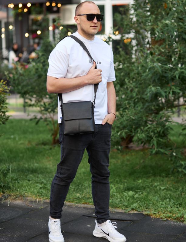 Шкіряна чоловіча сумка-месенджер 21х23х5.5, сумка планшет через плече Tiding Bag 48450 чорна