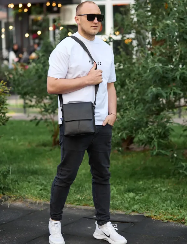 Шкіряна чоловіча сумка-месенджер 21х23х5.5, сумка планшет через плече Tiding Bag 48450 чорна