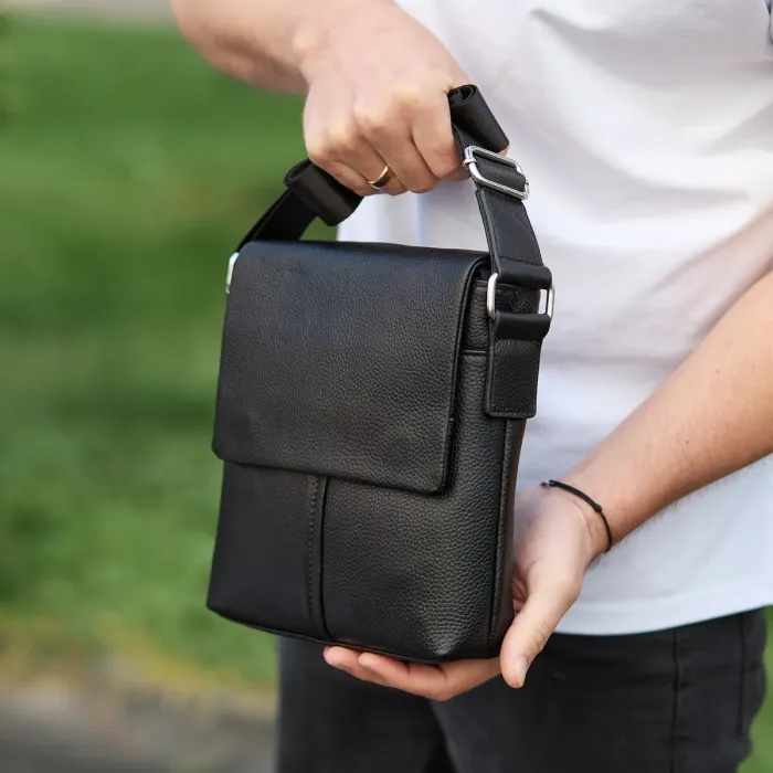 Шкіряна чоловіча сумка-месенджер 21х23х5.5, сумка планшет через плече Tiding Bag 48450 чорна