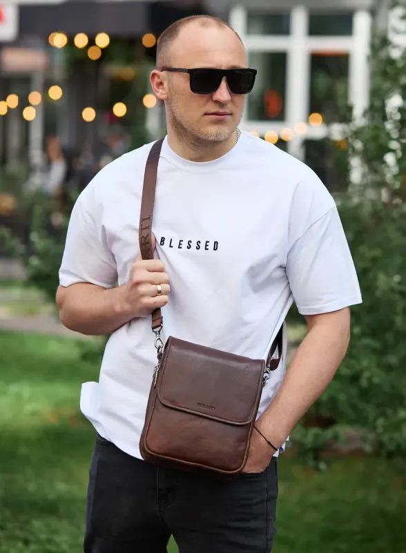 Барсетка з клапаном через плече 24х20х6, чоловіча сумка з гладкою шкірою Tiding Bag TD-81020 коричнева