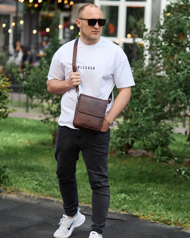 Барсетка з клапаном через плече 24х20х6, чоловіча сумка з гладкою шкірою Tiding Bag TD-81020 коричнева