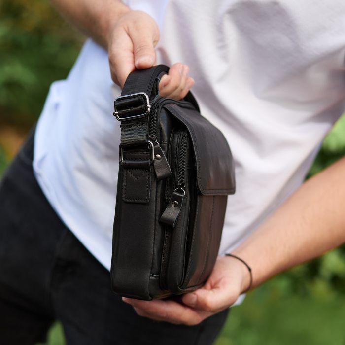 Сумка-барсетка чоловіча через плече 19х24х8, месенджер шкіряний гладкий Tiding Bag TD-55467 чорний колір
