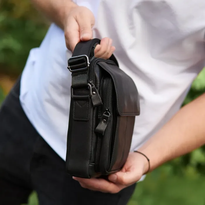 Сумка-барсетка чоловіча через плече 19х24х8, месенджер шкіряний гладкий Tiding Bag TD-55467 чорний колір