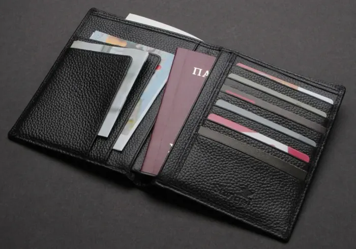 Гаманець SHVIGEL 13830 шкіряний з відділеннями для паспортів Чорний