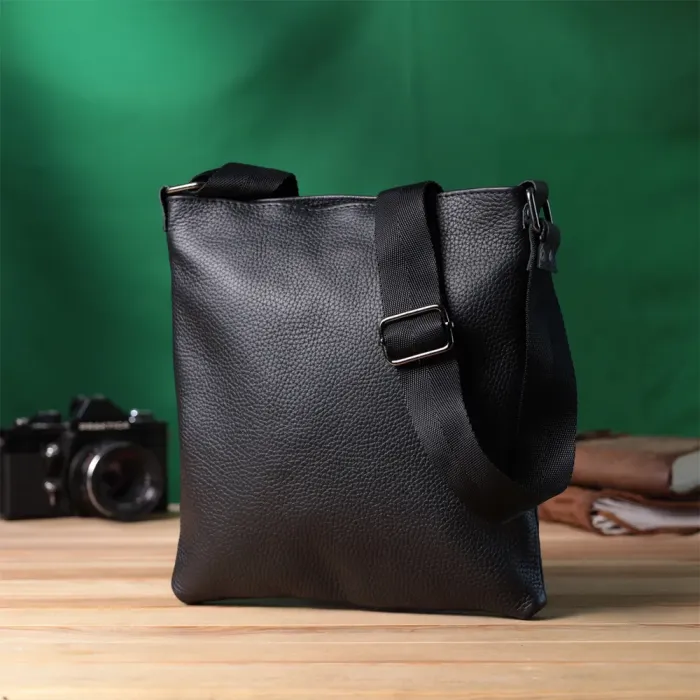 Тонка сумка для чоловіків через плече з натуральної шкіри Shvigel 22850 Чорна