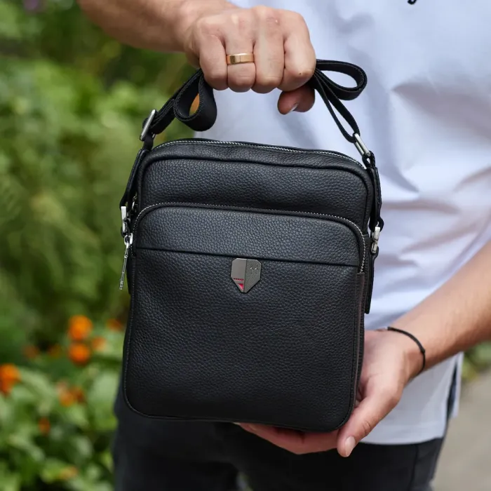 Чоловіча шкіряна сумка-барсетка 24х20х8, компактна сумочка на плече для чоловіка, наплічний месенджер, чорна