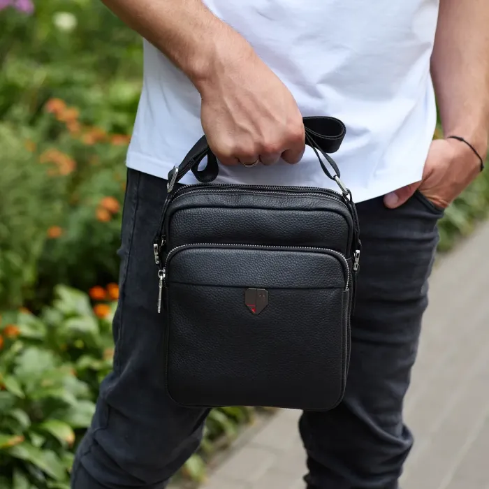 Чоловіча шкіряна сумка-барсетка 24х20х8, компактна сумочка на плече для чоловіка, наплічний месенджер, чорна