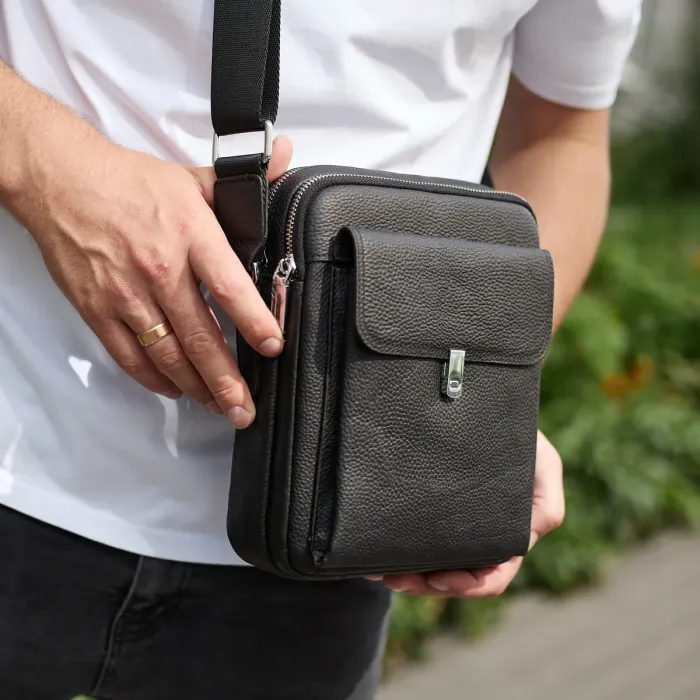 Сумка-барсетка чоловіча шкіряна 24х20х8, компактний месенджер для щоденного використання, чорна
