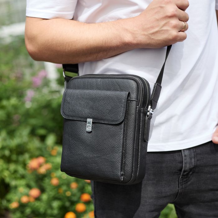 Сумка-барсетка чоловіча шкіряна 24х20х8, компактний месенджер для щоденного використання, чорна