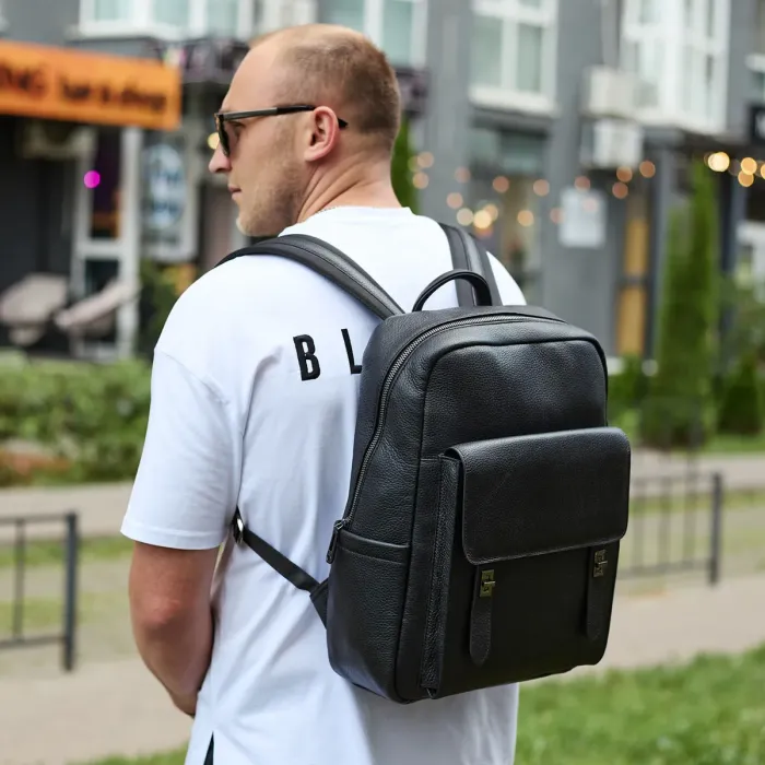 Стильний чоловічий шкіряний рюкзак 40х30х17, практичний аксесуар для ноутбука та документів, чорний