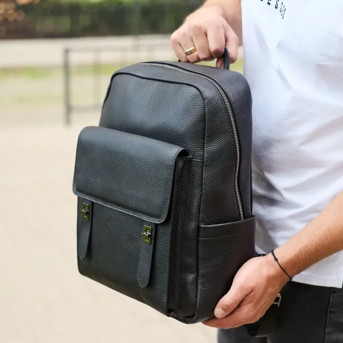 Стильний чоловічий шкіряний рюкзак 40х30х17, практичний аксесуар для ноутбука та документів, чорний