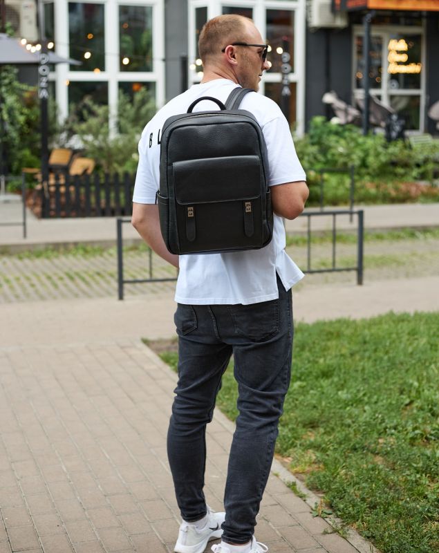 Стильний чоловічий шкіряний рюкзак 40х30х17, практичний аксесуар для ноутбука та документів, чорний