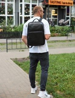 Класичний чоловічий рюкзак зі шкіри 42х30х16, практичний аксесуар для ноутбука та документів, чорний