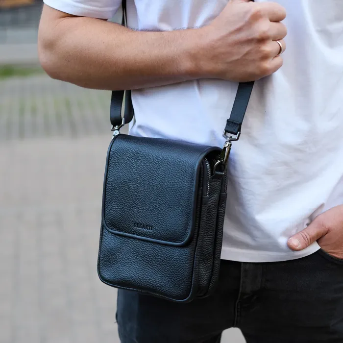Чоловіча сумка барсетка на одне плече 17.5х22х6 , нагрудний месенджер для телефону, чорний