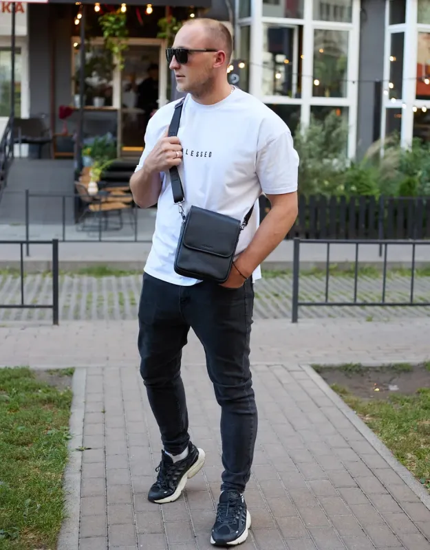 Чоловіча сумка барсетка на одне плече 17.5х22х6 , нагрудний месенджер для телефону, чорний