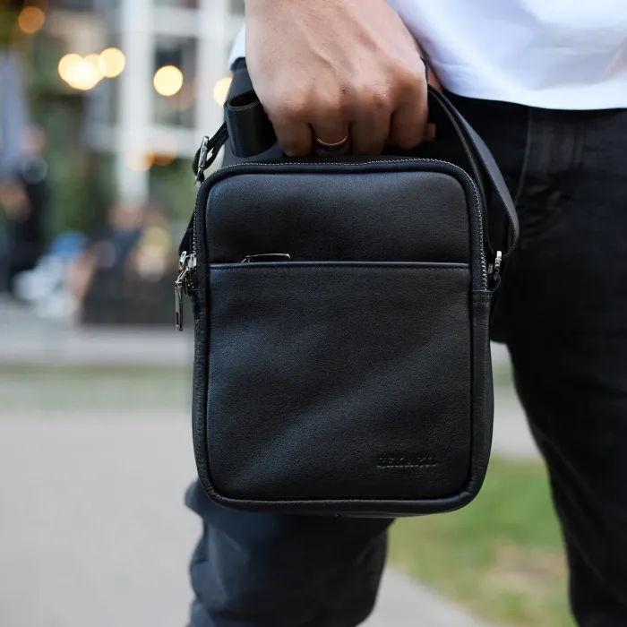 Чоловіча сумка через плече, гладкая кожа 20х16х6, месенджер для міста, барсетка для телефону та документів, чорна