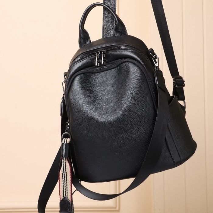 Шкіряний жіночий рюкзак міський 30х24х13, матова сумка на плечі, чорна