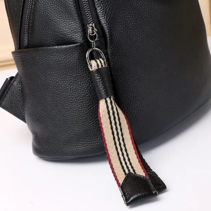 Шкіряний жіночий рюкзак міський 30х24х13, матова сумка на плечі, чорна