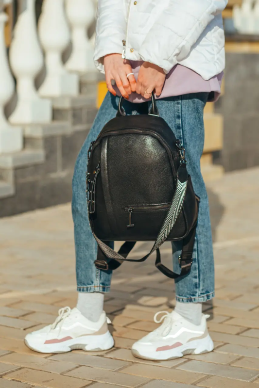 Жіночий шкіряний рюкзак міський 23х32х13, сумка для міста, подорожей та  відпочинку, чорна