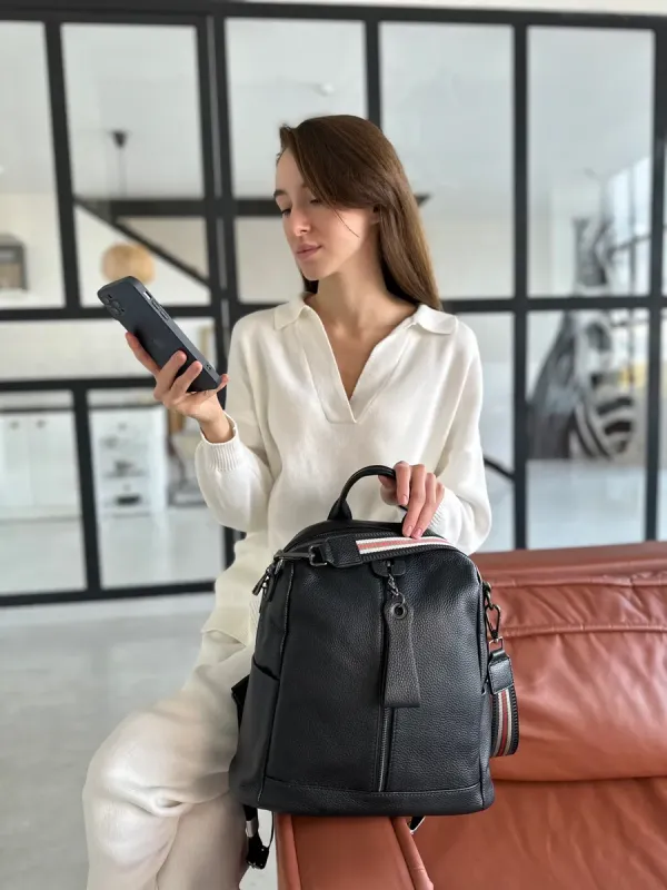 Шкіряний жіночий молодіжний рюкзак 23х30х13, сумка наплічна на кожен день, чорна