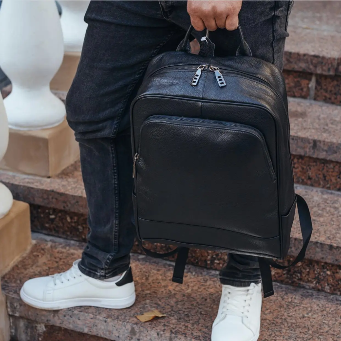 Чоловічий рюкзак шкіряний міський для ноутбука 28х40х14, сумка на спину для студента Tiding Bag , чорна