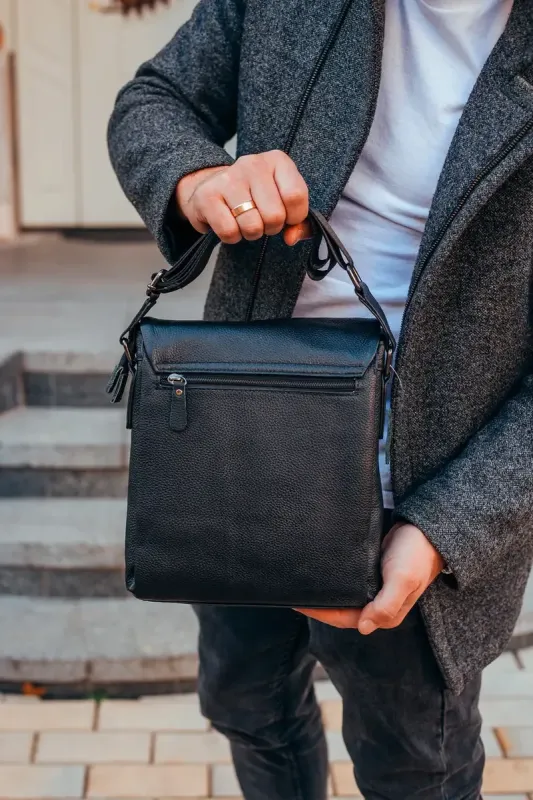 Чоловіча шкіряна сумка-месенджер, барсетка на одне плече 22x26x6 Tiding Bag 75-5271 чорна