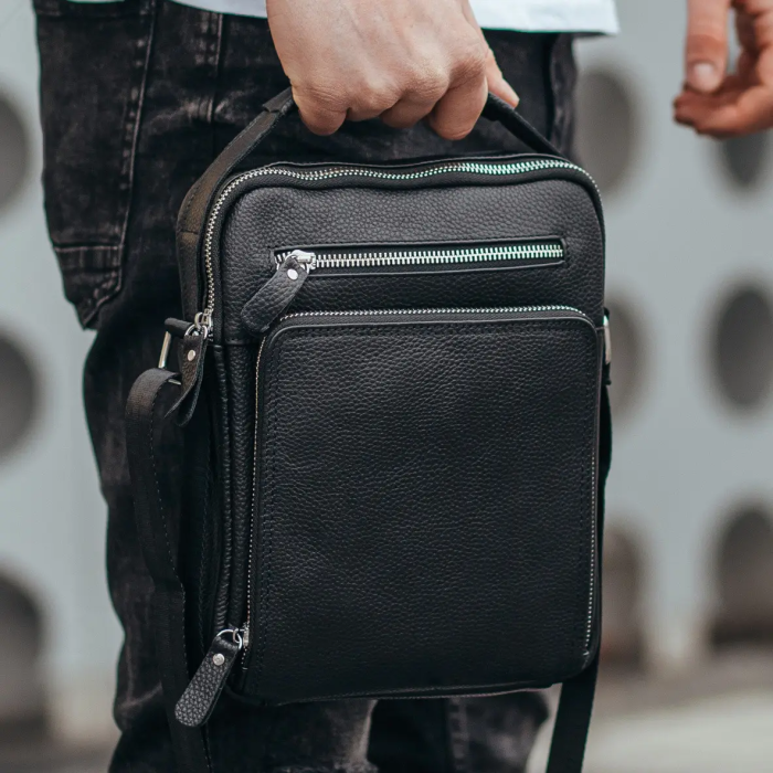 Шкіряна чоловіча сумка-барсетка 21х26х6, месенджер через плече з ручкою Tiding Bag M32432 чорний