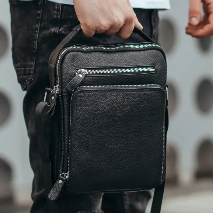 Шкіряна чоловіча сумка-барсетка 21х26х6, месенджер через плече з ручкою Tiding Bag M32432 чорний