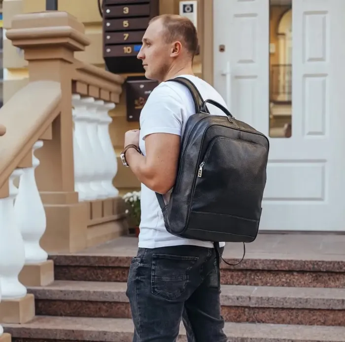 Рюкзак чоловічий шкіряний 28х40х14, міська сумка наплічна для ноутбука та документів, чорний