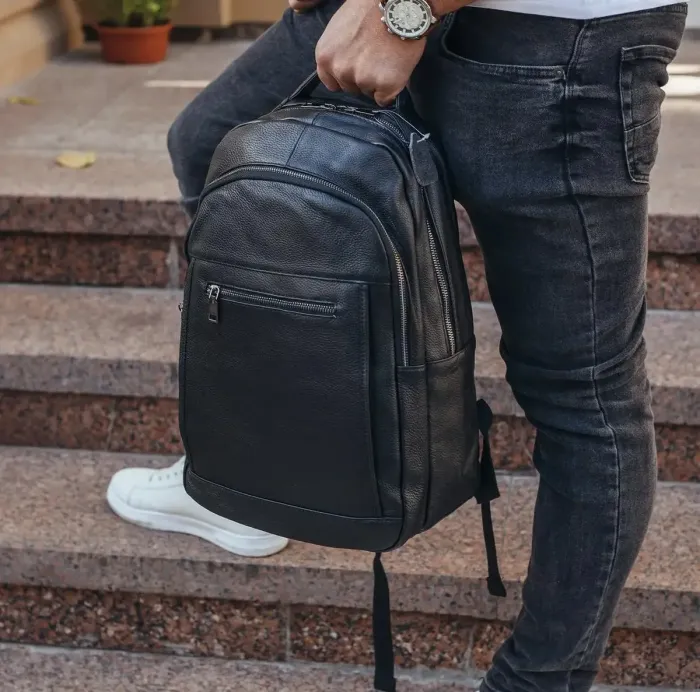 Шкіряна чоловіча сумка наплічна для ноутбука та поїздок 28х42х18, рюкзак для роботи Tiding Bag D3-9343, чорний