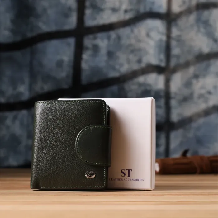 Вертикальний жіночий гаманець з натуральної шкіри ST Leather 23070 Зелений