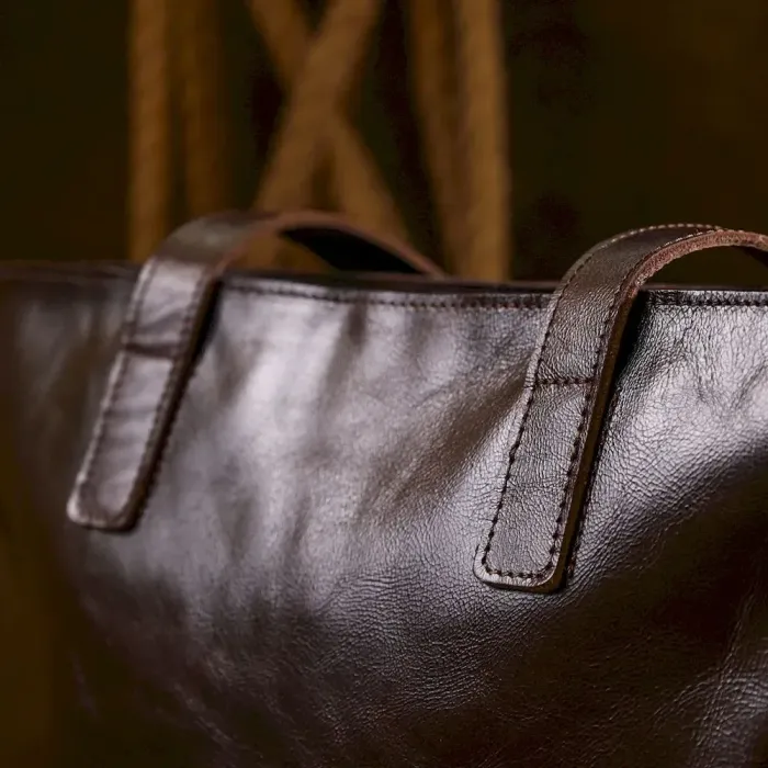 Шкіряна жіноча сумка-шоппер Shvigel 16370 Коричневий